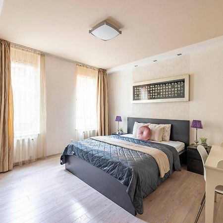 Exclusive Central Suite With Balcony By Prestige Homes 布达佩斯 外观 照片