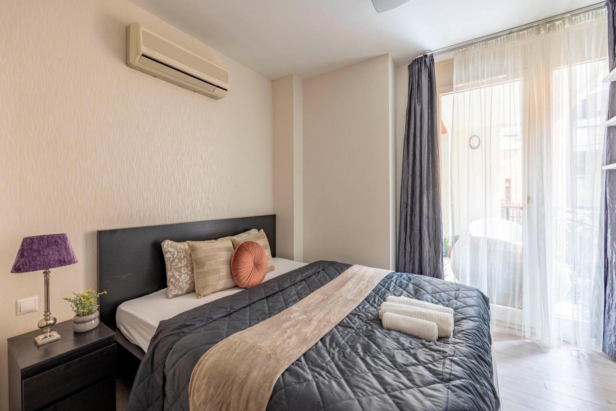 Exclusive Central Suite With Balcony By Prestige Homes 布达佩斯 外观 照片