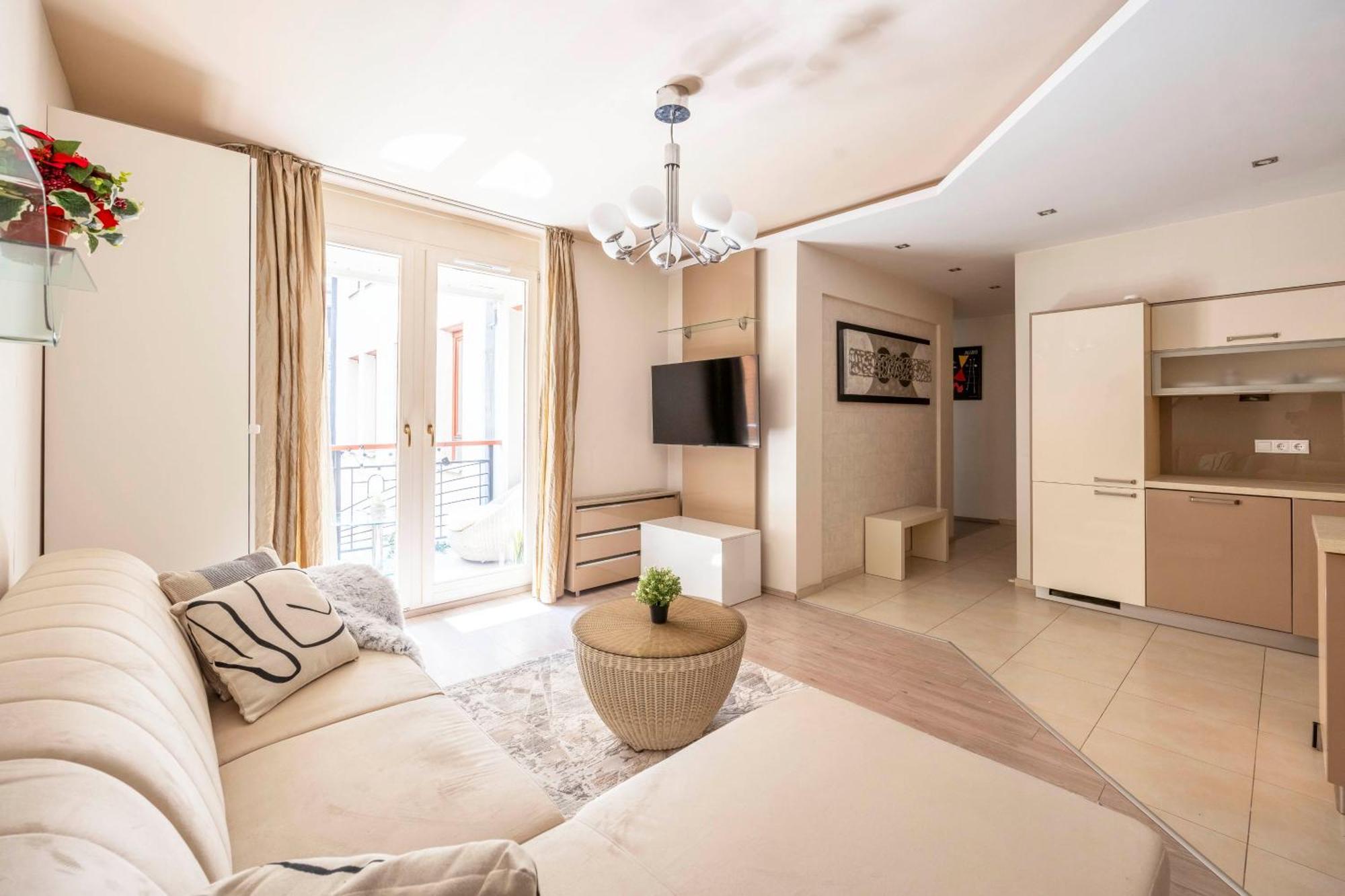 Exclusive Central Suite With Balcony By Prestige Homes 布达佩斯 外观 照片