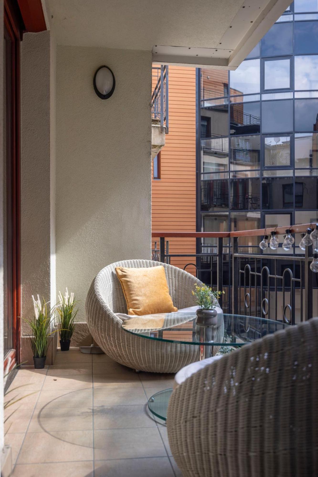 Exclusive Central Suite With Balcony By Prestige Homes 布达佩斯 外观 照片