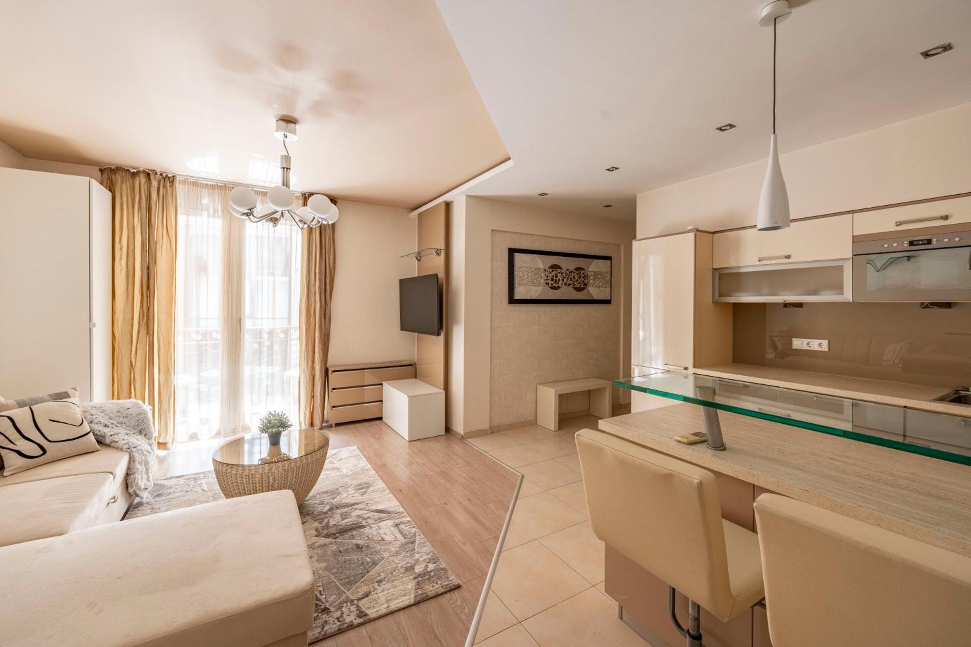 Exclusive Central Suite With Balcony By Prestige Homes 布达佩斯 外观 照片