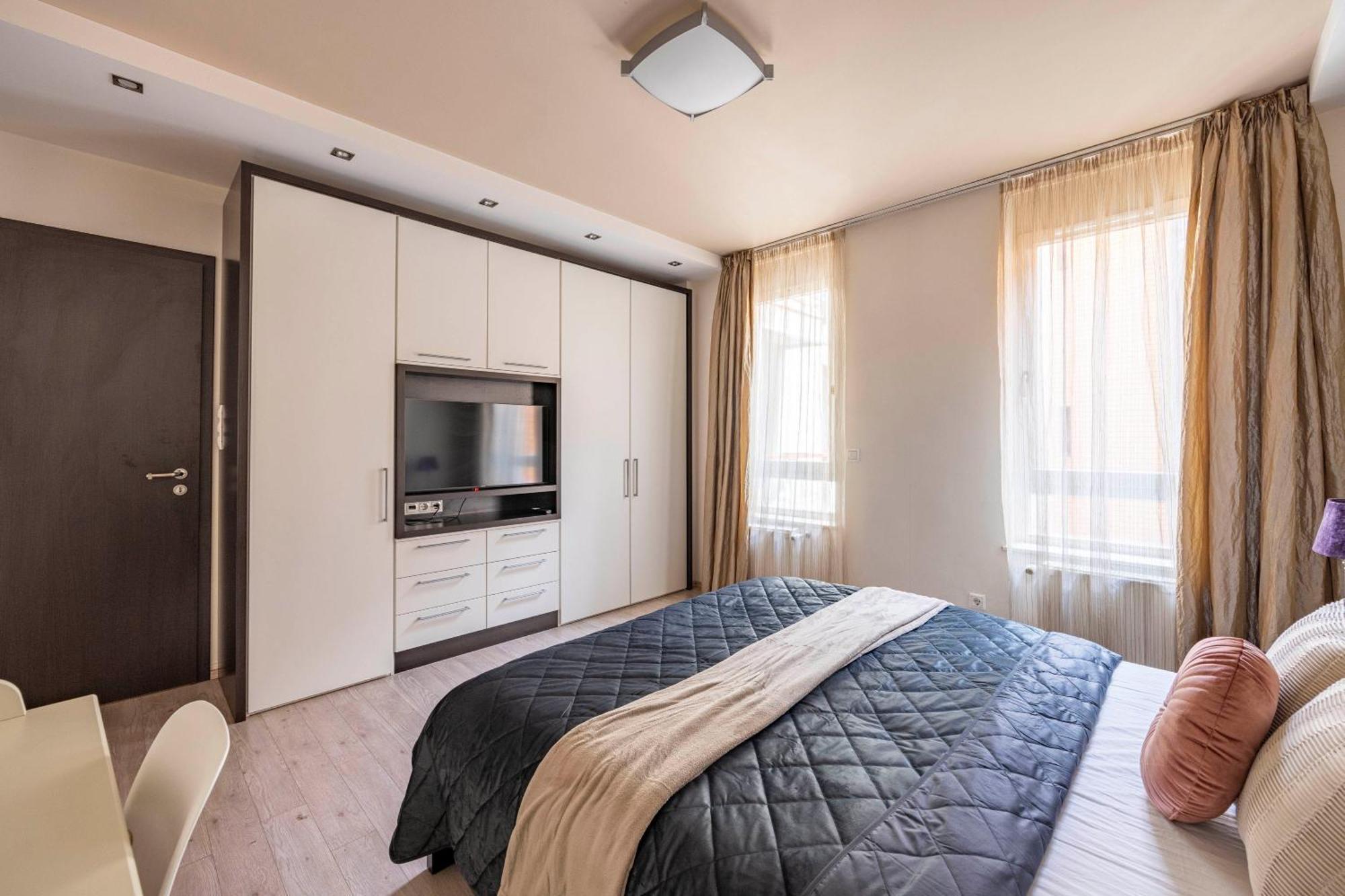 Exclusive Central Suite With Balcony By Prestige Homes 布达佩斯 外观 照片
